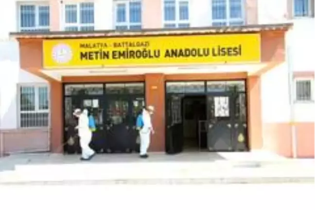 Battalgazi Belediyesi'nden sınav öncesi okullara dezenfekte