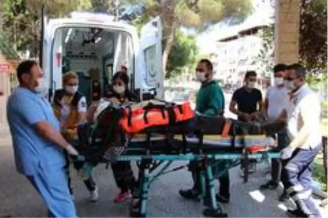 Traktörden düşen yaşlı adam yaralandı
