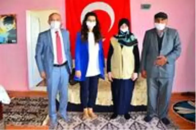 Vali Hüseyin Öner ve eşi Zehra Mine Öner, şehit ailesi ziyaretinde bulundu