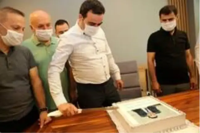 Başkan Özlü'ye doğum günü sürprizi