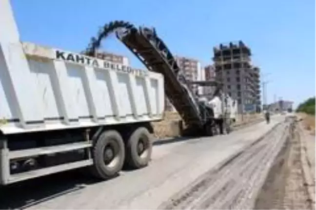 Kahta'da yol yenileme çalışmalara devam ediyor