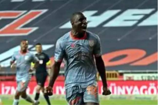 Demba Ba lig tarihine geçti