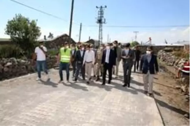 Kars'ta köyiçi yollar kilit parke oluyor