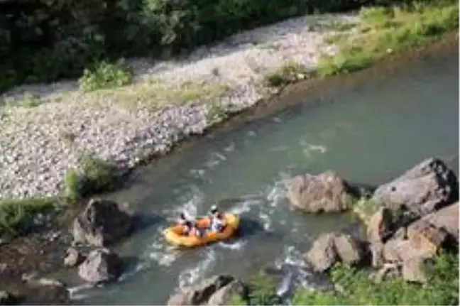 Melet Irmağı'nda rafting turu