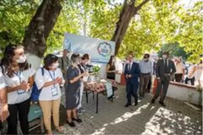 İzmir Büyükşehir Belediyesinden köylülere hijyen kiti ve gıda kolisi