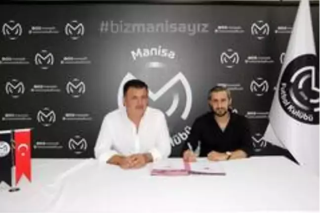 Manisa FK Serkan Özbalta ve Taner Savut'la sözleşme imzaladı