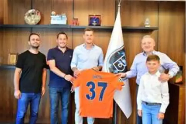 Medipol Başakşehir, Skrtel ile devam ediyor