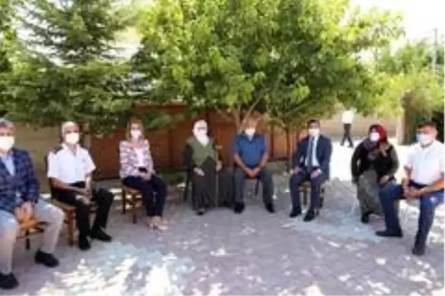 Son dakika haberi: Vali Becel, Derinkuyu'da şehit ailesini ziyaret etti