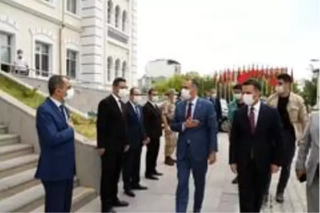 Vali Mahmut Çuhadar, Kahta'yı gezdi