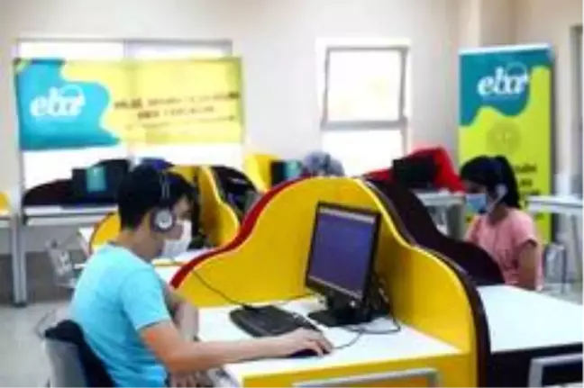 Hasan Nail Canat Bilgi Evi'ndeki destek noktası ilgi görüyor