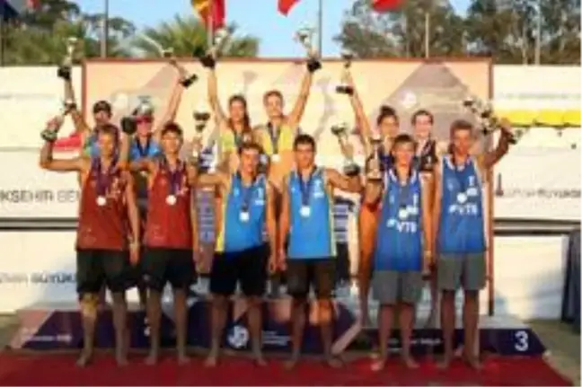İzmir'de plaj voleybolunda zafer Ukrayna'nın