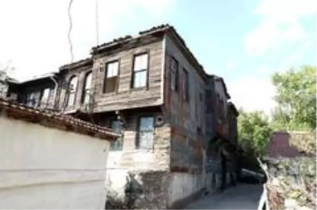 Tarihi Tavşancıl Evleri'nde yenileme öncesi inceleme yapıldı