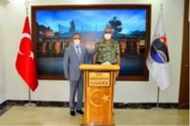 9'ncu Kolordu Komutanı Tümgeneral Erhan Uzun, Vali Hüseyin Öner'e nezaket ziyaretinde bulundu