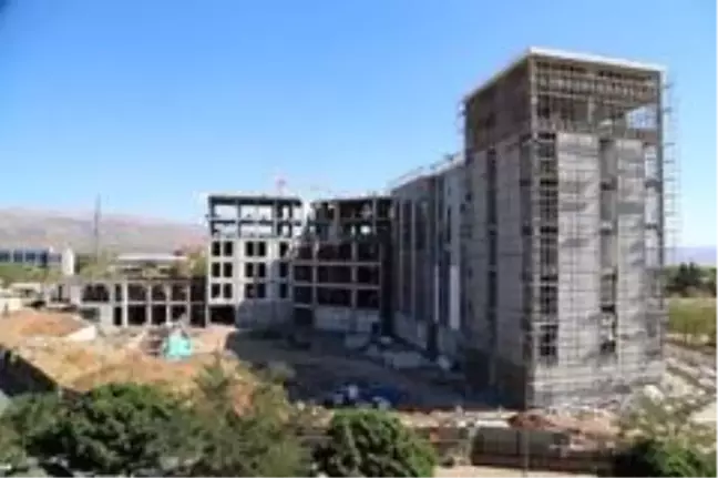 Bingöl'de Engelsiz Yaşam Merkezi bitti, yeni belediye binasının yüzde 50'si tamamlandı