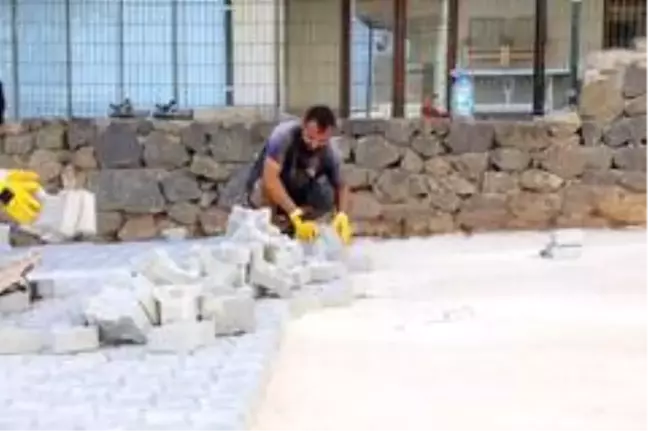 Mudanya parke taşlarla örülüyor