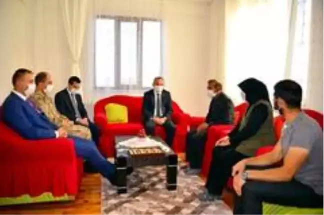 Son dakika haberi: Vali Öner, Şehit Caner Çelik'in ailesini ziyaret etti