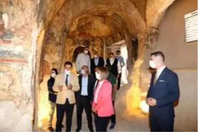 Vali Becel, Tatlarin yeraltı şehrini gezdi