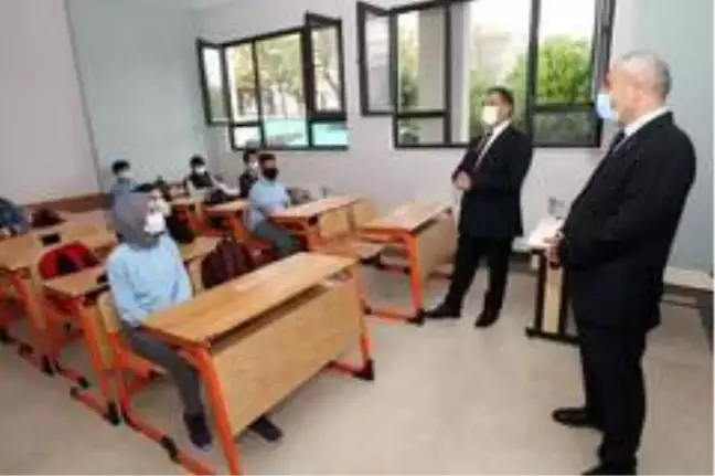 Kaymakam Güler ve Başkan Büyükgöz bayrak törenine katıldı