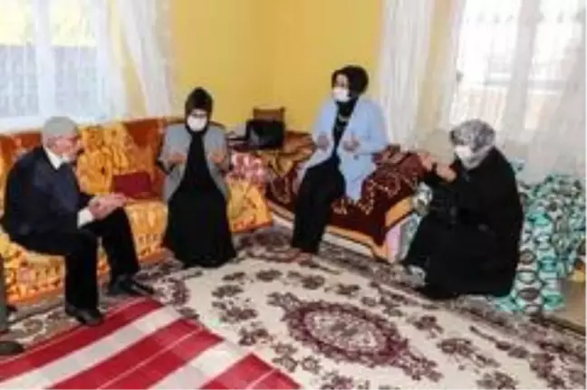 Vali Bilmez'in eşinden 117 yaşındaki Hüseyin dedeye ziyaret
