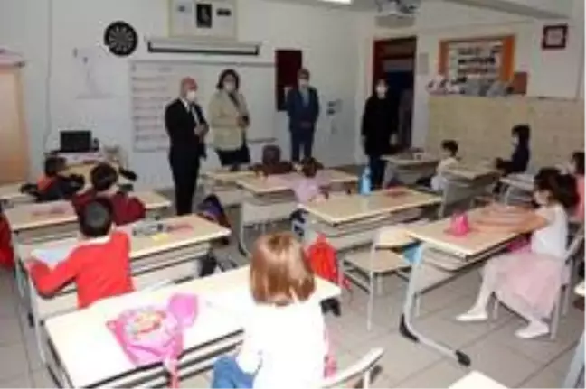 İl Milli Eğitim Müdürü Cırıt, 'yüz yüze eğitim' ile ilgili Barbaros İlkokulu'nu ziyaret etti