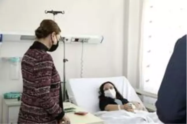 Enkazdan 17 saat sonra kurtarılan İnci, kemanına kavuştu