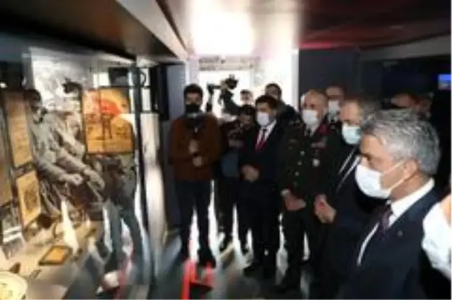 Vali Makas, Çanakkale Savaşları Mobil Müzesini gezdi