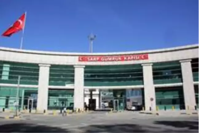 Sarp Sınır Kapısı'ndan günlük tır geçiş rekoru kırıldı