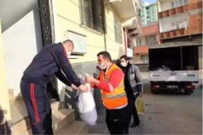 Şehitkamil'den pandemi mağduru esnafa gıda desteği