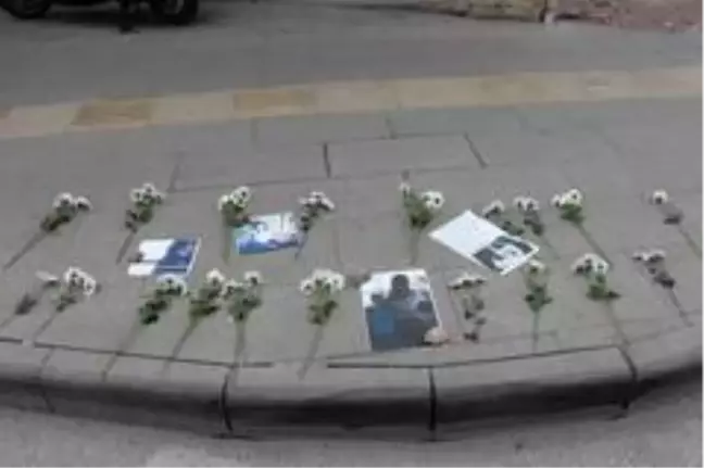 Son dakika: Kaza kurbanı üniversiteli Gizem 19 karanfille anıldı