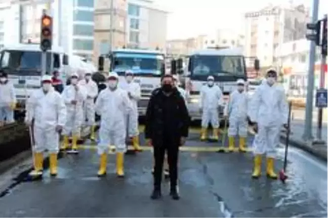 Nevşehir'de caddeler 'foşur foşur' yıkandı