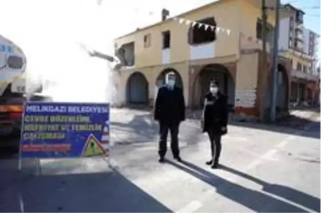 Melikgazi'de metruk binaların yıkımı devam ediyor