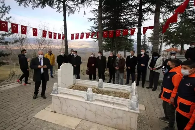 Dünya Şampiyonu güreşçi mezarı başında anıldı