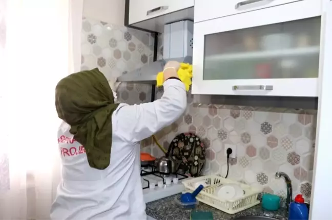 Sultanbeyli'de Şefkat Eli projesi kapsamında 641 bin TL bütçeyle 2 bin hane temizliği ve yüzlerce tadilat gerçekleştirildi