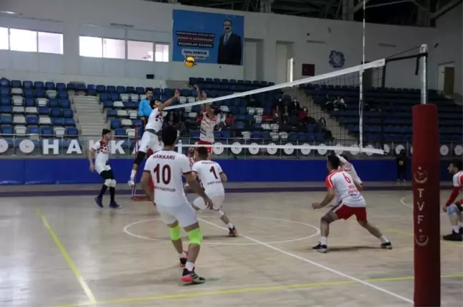 Hakkari voleybol takımı Diyarbakır'ı evinde 3-2 yendi