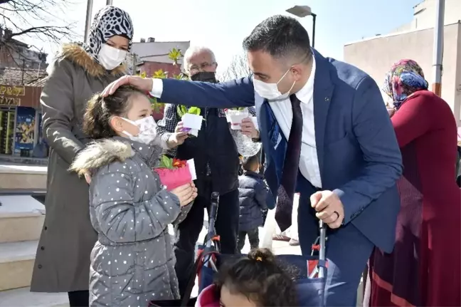 Başkan Erdoğan'dan kadınlara 8 Mart çiçeği