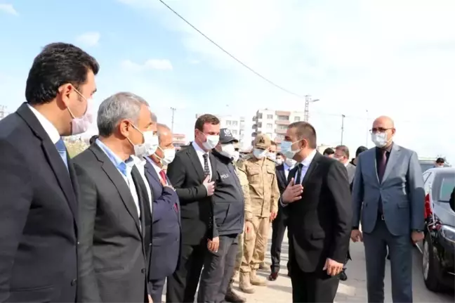 Siirt Valisi Hacıbektaşoğlu, aralarında husumet bulunan iki aileyi barıştırdı