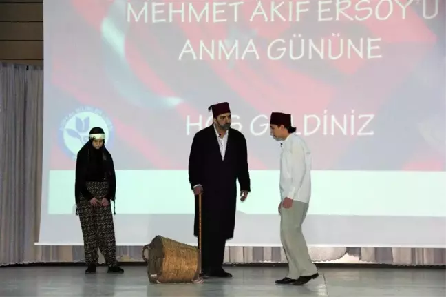 12 Mart İstiklal Marşı'nın kabulü ve Mehmet Akif Ersoy'u Anma Günü münasebetiyle Erzincan'da program düzenlendi