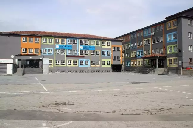 Kayseri'de Kovid-19 nedeniyle bir okulda yüz yüze eğitime ara verildi