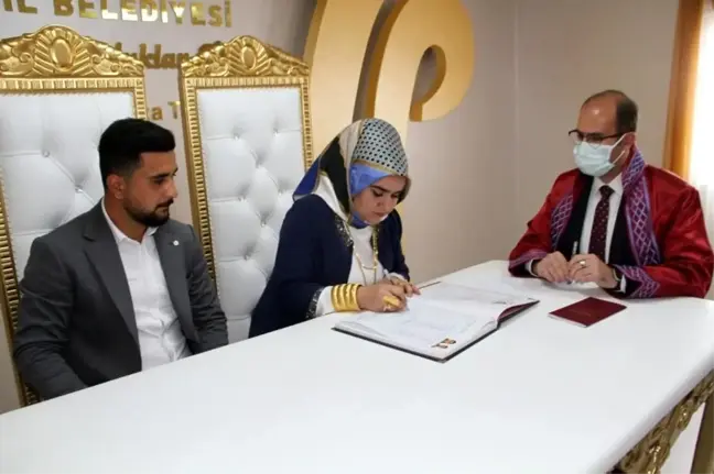 Kaymakam Türkmen, genç çiftin nikahını kıydı