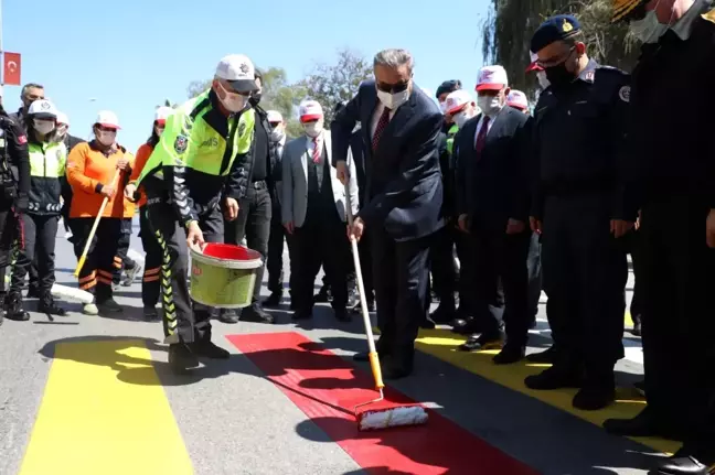 Mersin'de yaya geçitlerinde 'kırmızı çizgi uygulaması' başladı