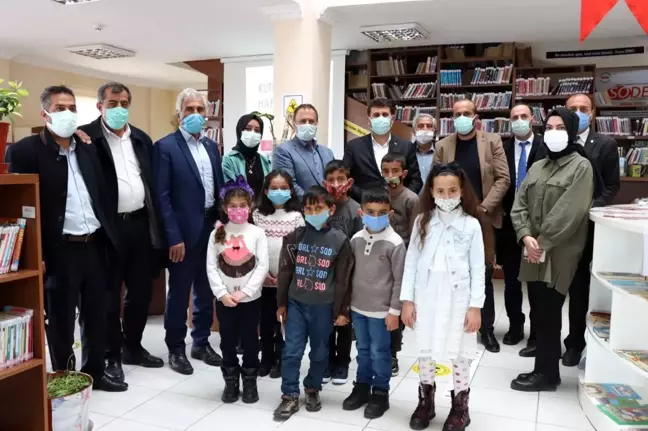 Başkan Yaşar, Çat Halk Kütüphanesini ziyaret etti