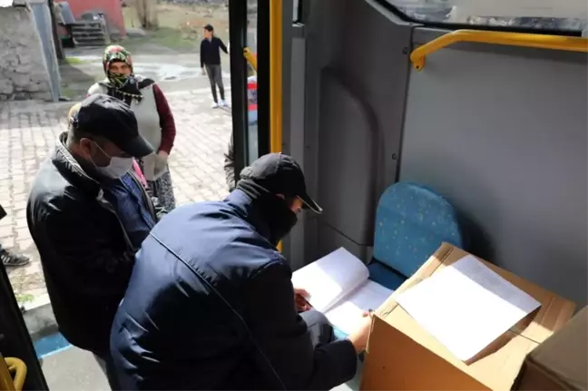 Kars Belediyesi'nden 500 aileye gıda desteği