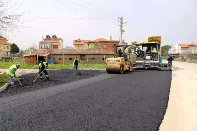 Burhaniye'de Kabaağaç Caddesi yenileniyor