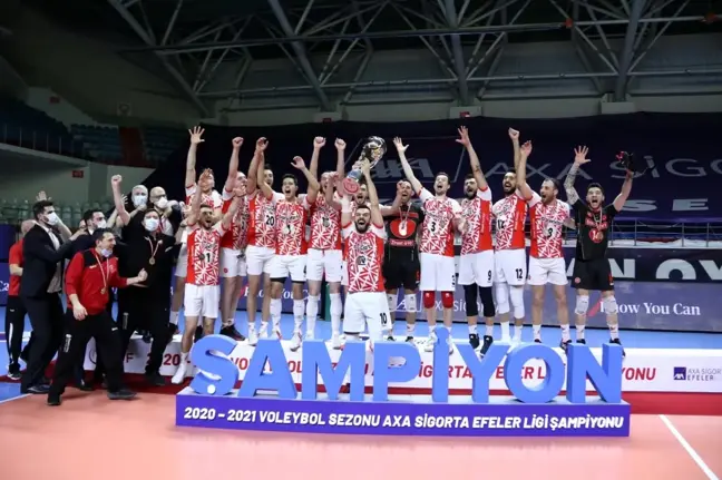Efeler Ligi'nde şampiyon Ziraat Bankkart