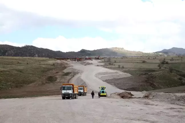 Kayseri Büyükşehir Belediye Başkanı Büyükkılıç, yapımı devam eden yolları denetledi