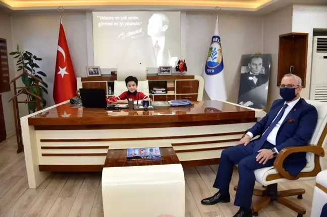 Başkan Kayda, makamını minik öğrenciye bıraktı