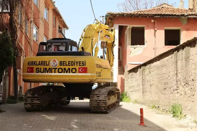 Daha huzurlu ve güvenli bir Kırklareli için metruk binalar yıkılıyor