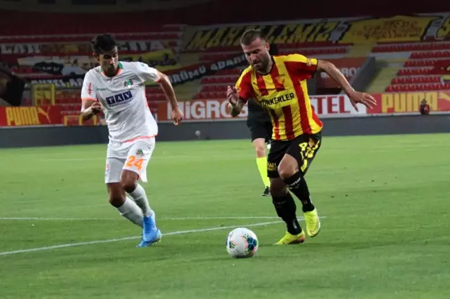 Berkan Emir 2 yıl daha Göztepe'de