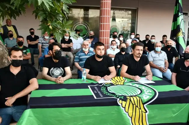 Akhisarspor'da yönetim ile taraftar dernekleri arası açıldı