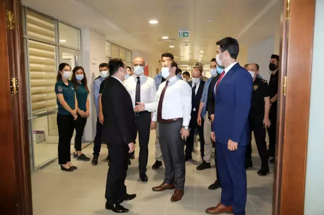 Vali Ali Hamza Pehlivan, İpekyolu Gümrük ve Dış Ticaret Bölge Müdürlüğü'nü Ziyaret Etti
